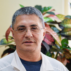 Становится мишенью: врач Мясников назвал популярный препарат, способный погубить печень